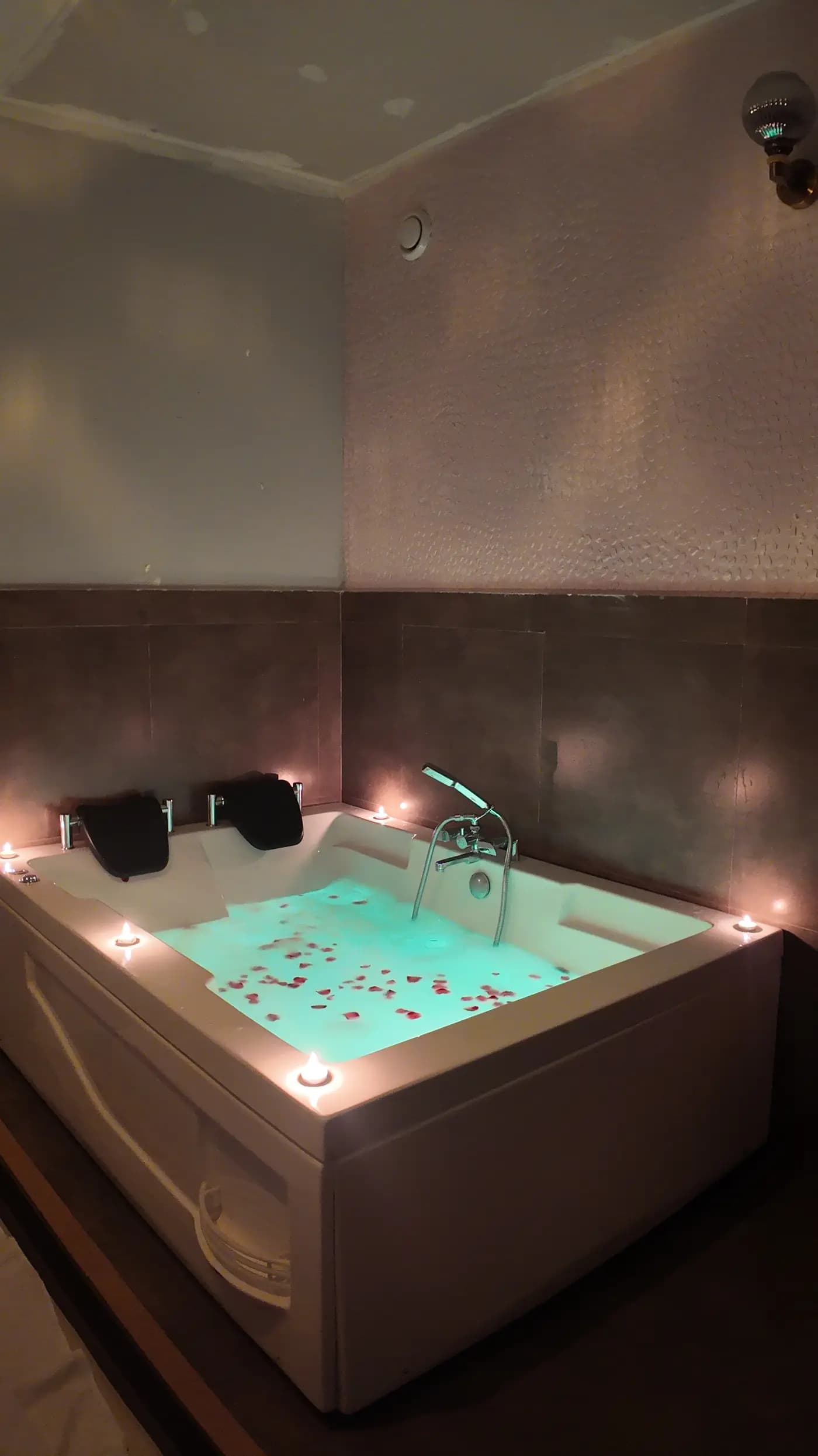 Rejuvenating spa and massage experience in Bandra Mumbai